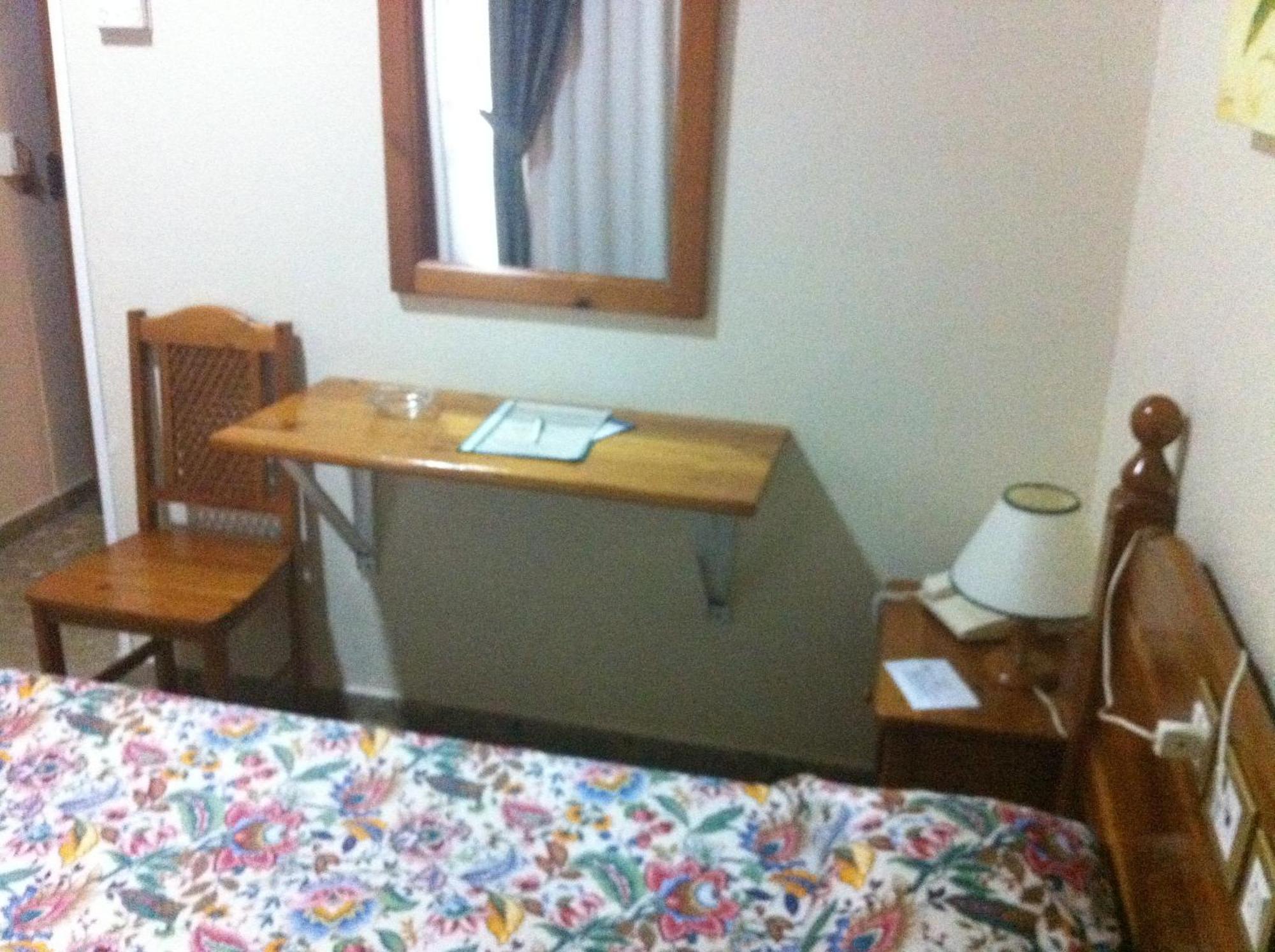 Hotel Sandra Alcalá de Guadaira Pokoj fotografie