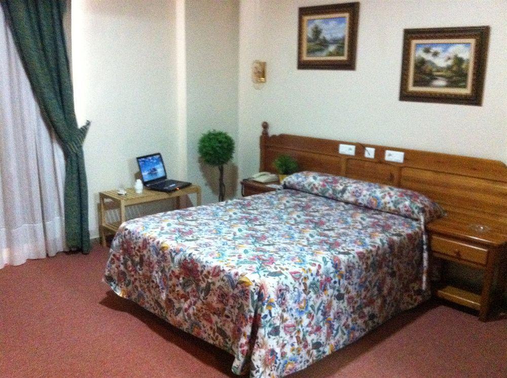 Hotel Sandra Alcalá de Guadaira Exteriér fotografie