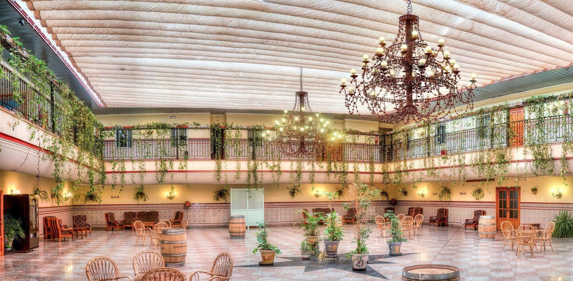 Hotel Sandra Alcalá de Guadaira Exteriér fotografie